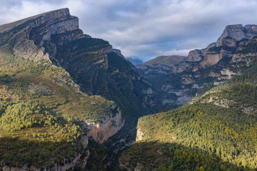 Huesca - parque nacional de Ordesa y Monte Perdido - valle de Añisclo 02 - cañon de Añisclo.jpg